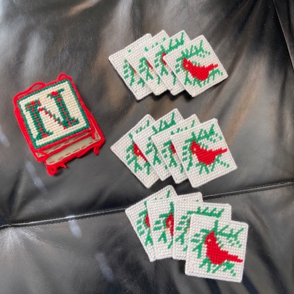 VINTAGE HANDMADE COASTERS NOEL HANGING Plastic Canvas Christmas Red Birds - Picture 2 of 8